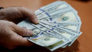 El dólar se desploma $100 y se disparan acciones