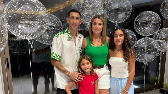 Di María decoró su casa con globos para festejar con su esposa e hijas.