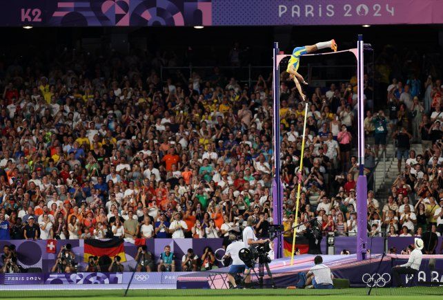 El sueco Armand Duplantis logró el oro en París 2024.
