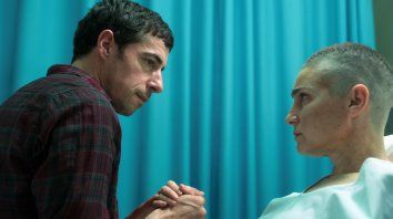 Situación límite. Esteban Lamothe compone a Federico, el marido de María (Valeria Bertuccelli), quien transita los últimos días de su vida por un cáncer terminal. Situación límite. Esteban Lamothe compone a Federico, el marido de María (Valeria Bertuccelli), quien transita los últimos días de su vida por un cáncer terminal.