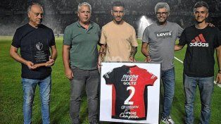 Colón le hizo un emotivo reconocimiento a Paolo Goltz en el Brigadier López
