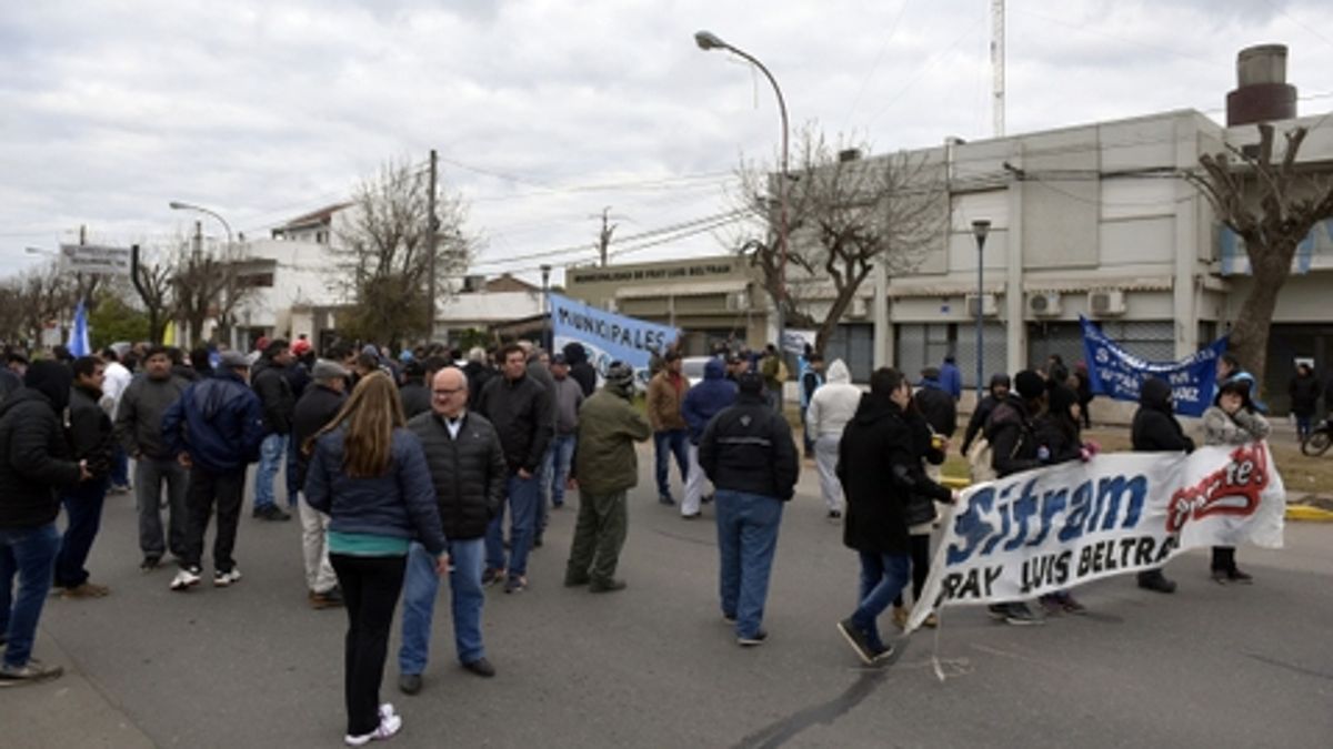 Exigen reincorporar a siete despedidos en Fray Luis Beltrán