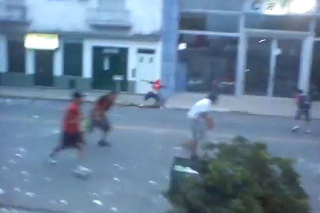 Los incidentes entre los hinchas Sabaleros y la policía santafesina