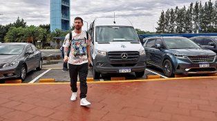 Con la presencia de Lionel Messi, el seleccionado argentino completó su primer entrenamiento.