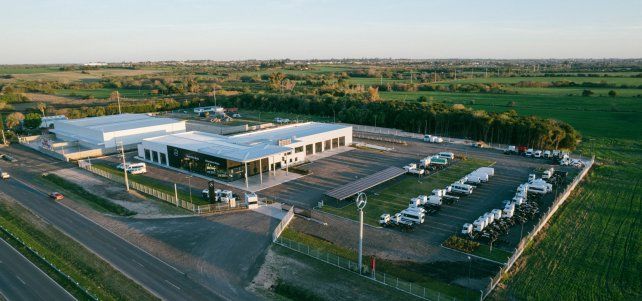 Automotores Mega inauguró su nueva casa central en Paraná.