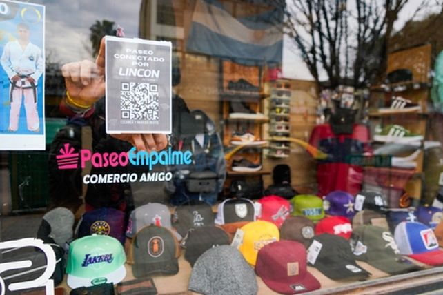 En el paseo de Empalme ya se ven los carteles con código QR para conectarse con wifi.