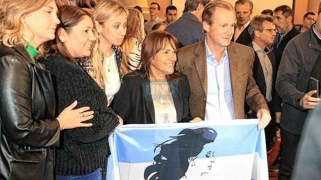 Legisladores y funcionarios del Ejecutivo llamaron a defender la democracia
