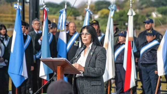 Alicia Aluani encabezó en Diamante el acto por el 25 de Mayo: La patria se construye todos los días.