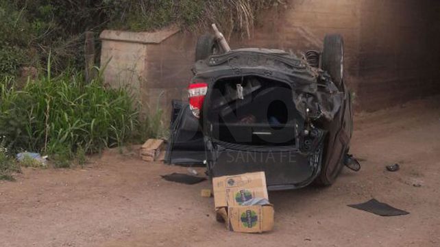 Tiene 70 años, cayó con su auto desde 4 metros de altura, y solo se quebró la clavícula