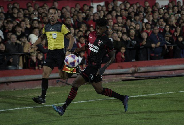 Ida y vuelta. Mosquera será el lateral derecho del equipo leproso.