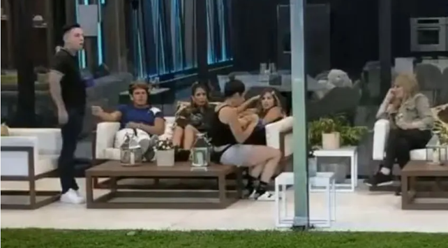 Gran Hermano: Julieta cornuda, gritaron desde afuera de la casa