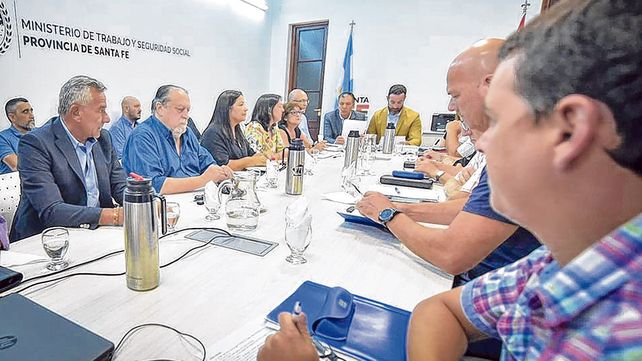 nuevo encuentro. Las autoridades del gobierno santafesino anunciaron que en esta tercera convocatoria exhibir&aacute;n la oferta formal.