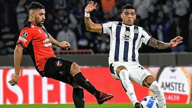 Colón y Talleres igualaron 1 a 1 en el cotejo de ida.