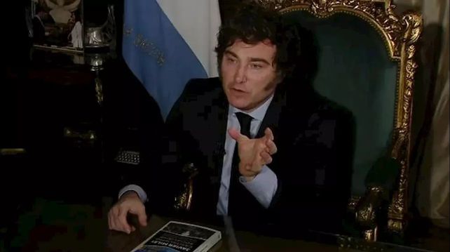 El presidente Javier Milei arremetió contra el jefe de Gobierno de España