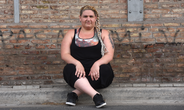 Laura Alarcón lleva 13 años recuperando la documentación, historias clínicas y memoria del Hospital Psiquiátrico Colonia Oliveros. 