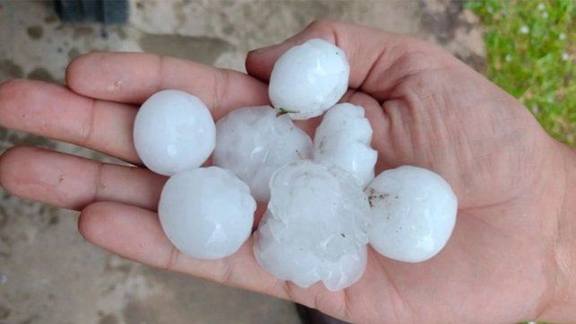 Un fuerte temporal de lluvia y granizó afectó algunos barrios de Concordia.&nbsp;