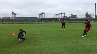 El exigente entrenamiento de los arqueros de Unión ¡bajo la lluvia!