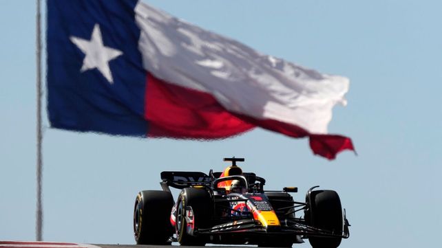 La bandera de Austin de fondo