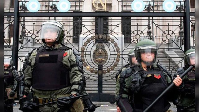 Agrupaciones de izquierda y movimientos sociales marchan contra la aprobación de la Ley Bases y Paquete Fiscal. Ministerio de Seguridad dispone operativo&nbsp;