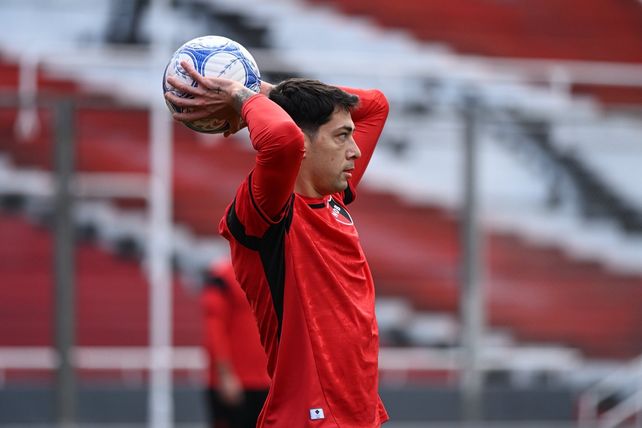 Franco Escobar actuó de lateral derecho en el cruce entre equipos alternativos.