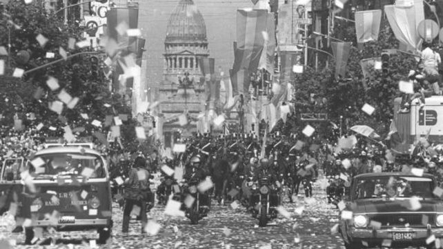 La muestra sobre un aniversario especial de la democracia será en el Galpón 11.
