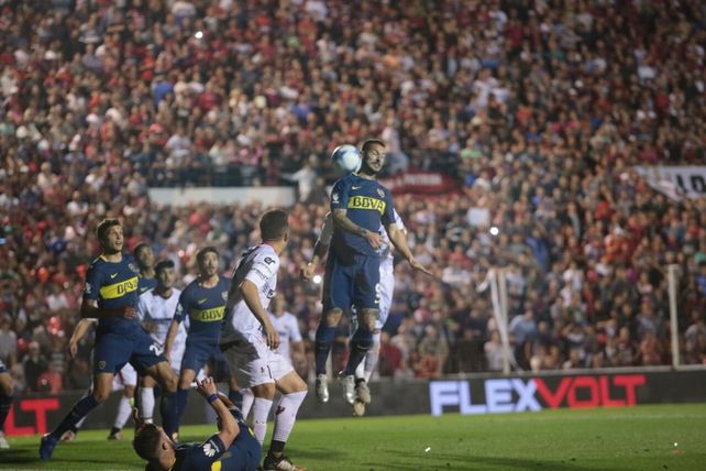 Boca derrotó a Patronato por 2 a 0 y festejó en un Grella repleto