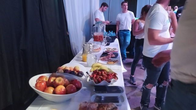 Amplio catering en el bunker de Juntos Por el Cambio en Metropolitano.
