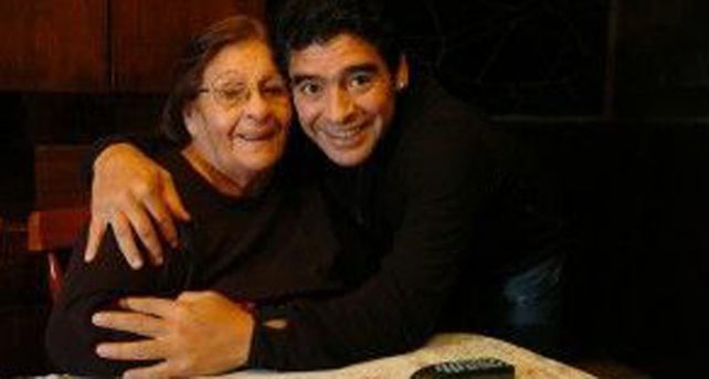 Falleci&oacute; Do&ntilde;a Tota, la madre de Diego Maradona