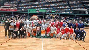 Unión superó a Pergamino Básquet en Puerto San Martín rumbo al inicio de la Liga Nacional.