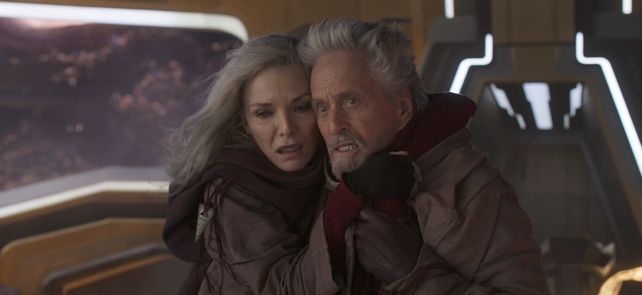 Michelle Pfeiffer y Michael Douglas como Janet y Hank Pym, el Ant-Man original.