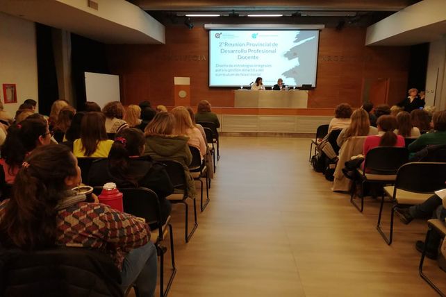 Más de 450 docentes de nivel inicial de toda la provincia se capacitaron en Paraná