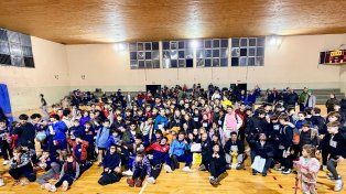 Los chicos del club Estudiantes en Mendoza.
