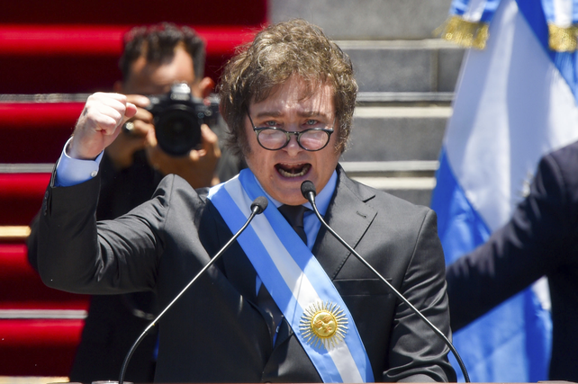 Javier Milei y un debut como presidente de espaldas al Congreso nacional.