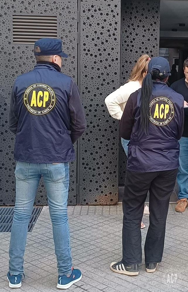 La joven sospechosa fue detenida en Montevideo al 1300 de Rosario por la ACP.