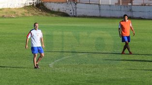 Enzo Noir (a la izquierda) anotó una conquista en el segundo ensayo. &nbsp;