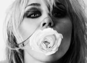 Miley Cyrus lanzó Bass Persuades, su nuevo álbum de estudio