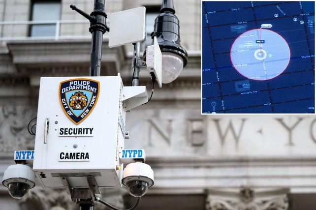 Sensores del sistema ShotSpotter junto a cámaras de TV de la policía de Nueva York.