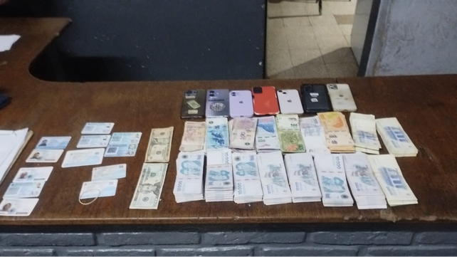 El dinero hallado en la camioneta.