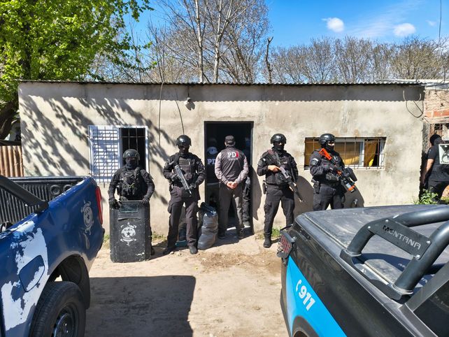 Atraparon a dos mujeres por la venta barrial de drogas y les secuestraron estupefacientes en B° Adelina Centro de Santo Tomé