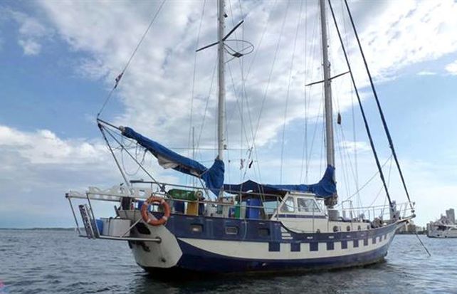 No hay noticias de tres argentinos que navegaban en un velero cerca del Triángulo de las Bermudas