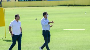 El director deportivo canalla Gordillo y el presidente Di Pollina esperan sumar más refuerzos.