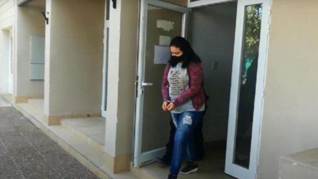 La mujer policía tenía prisión domiciliaria pero ahora deberá ir a la cárcel.