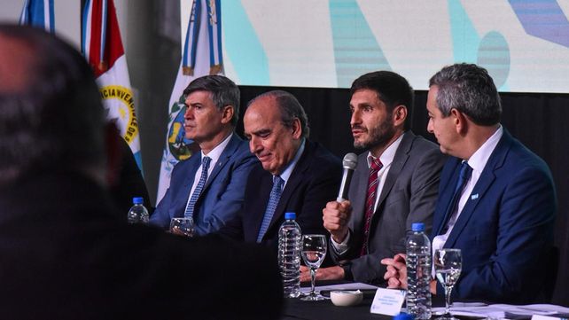 El gobernador Pullaro dijo que las cuentas nacionales se están ordenando por el esfuerzo que estamos haciendo las provincias. El gobernador Pullaro dijo que las cuentas nacionales se están ordenando por el esfuerzo que estamos haciendo las provincias.