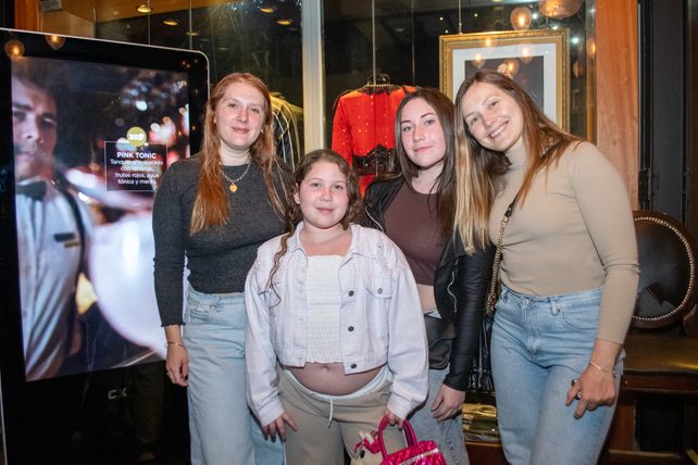 Yamila Martínez, Isabella y Giovanna Bressan y Jésica Martínez