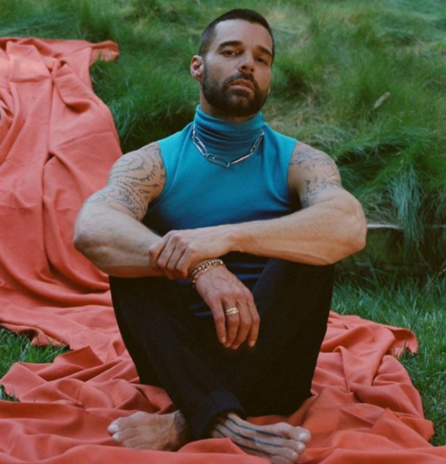 El cantante boricua Ricky Martin causó temor en sus fans al publicar una foto en la que luece muy delgado.