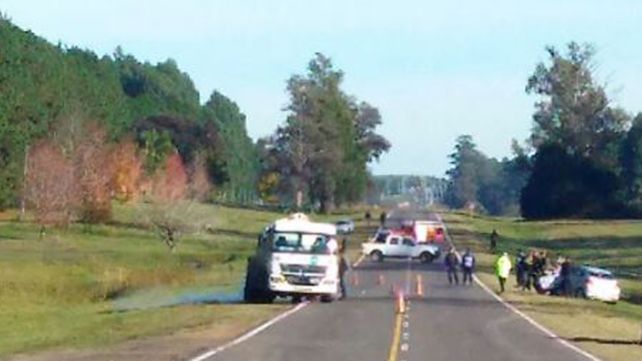 Un herido en un choque entre un auto y un camión de combustible