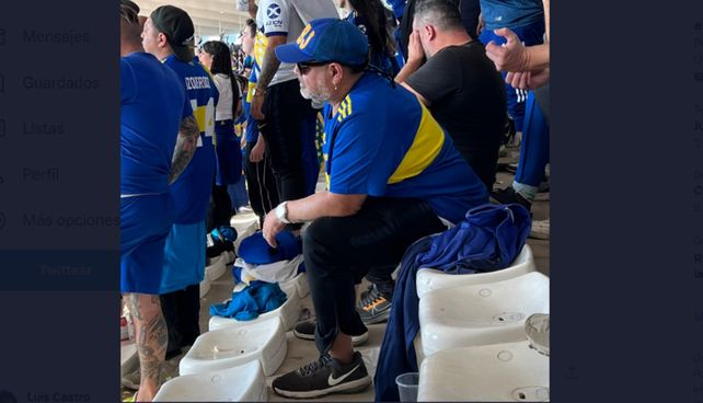 El doble de Diego Maradona en el Kempes observando el triunfo de Boca.