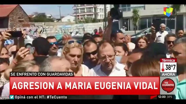 María Eugenia Vidal enfrentó a guardavidas que se arrojaron sobre su camioneta