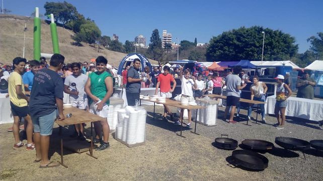 La paella gigante fue parte de los aromas y sabores de la Semana Santa en Paraná