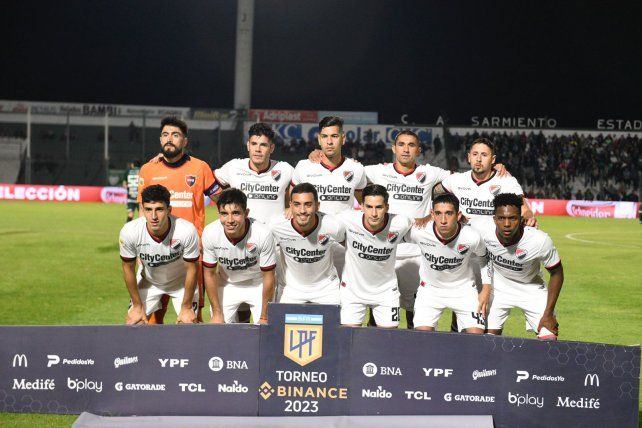 El equipo de Newells que plantó Heinze en Junín.